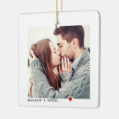 Minimalistische zwarte Typografie met Red Heart Fo Keramisch Ornament (Links)