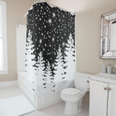 Minimalistische zwarte witte dennenbos nachtelijke douchegordijn (In situ)