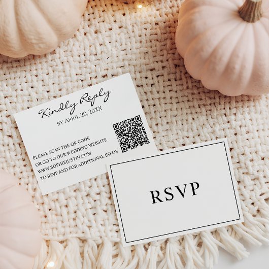 Minimalistische Zwarte & Witte Trouw RSVP QR Code Kaartje