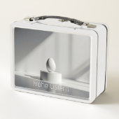 Minimalistisches Osterei auf modernem Podest (Achterkant)