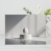 Minimalistisches Osterei auf modernem Podest (Staand voorkant)