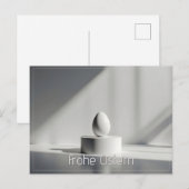 Minimalistisches Osterei auf modernem Podest Briefkaart (Voorkant / Achterkant)