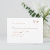 MInimally caramel scripted RSVP Kaartje (Staand voorkant)