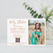Minimum Script baby shower Foto QR-code Kaart (Staand voorkant)