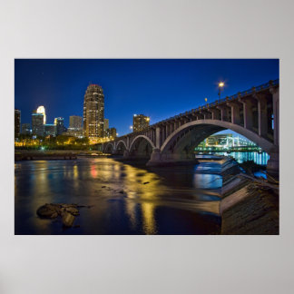 Minneapolis Skyline bij nacht: 3rd Ave. brug Poster