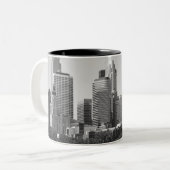 Minneapolis Skyline in daglicht Tweekleurige Koffiemok (Voorkant links)