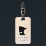 Minnesota kaart bruiloft Bagagelabel, de naam van  Bagagelabel<br><div class="desc">Deze staatsbagagelabels maken de perfecte trouwcadeautjes labels of welkome tas labels. Stropdas het aan je cadeau in plaats van een typisch label voor papieren cadeaus, en ze kunnen het nog maanden en jaren gebruiken. Labels hebben een perzikabrikozenachtergrond. Om het hart bij de trouwplaats te plaatsen, gebruik de "pas verder"optie aan....</div>