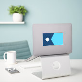 Minnesota State Flag Sticker (Laptop op bureau)