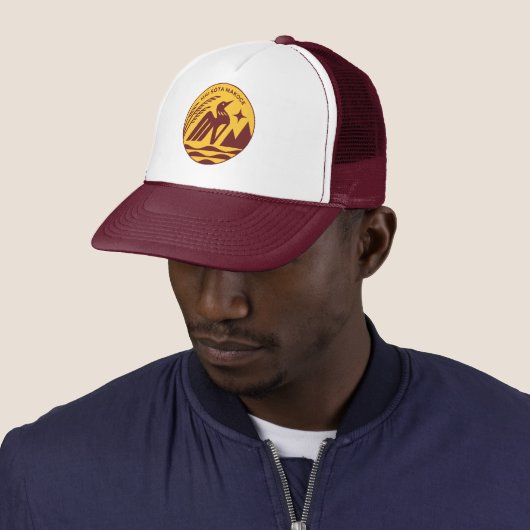 Minnesota State Seal in Gophers kleuren Trucker Pet (In situ)