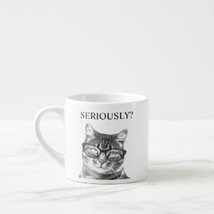Minneste kat met serieuze brillen op maat espresso kop