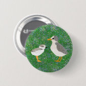Minst Tern en Pipy Plover Chick in Wildbloemen Ronde Button 5,7 Cm (Voorkant /achterkant)