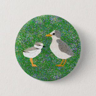 Minst Tern en Pipy Plover Chick in Wildbloemen Ronde Button 5,7 Cm