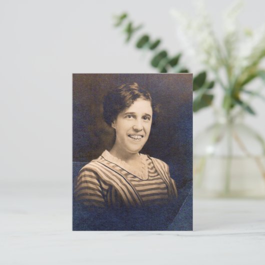 Minstens haar man hield van haar RPPC Briefkaart (Staand voorkant)