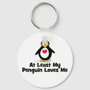 Minstens mijn pinguïn houdt van mij sleutelhanger