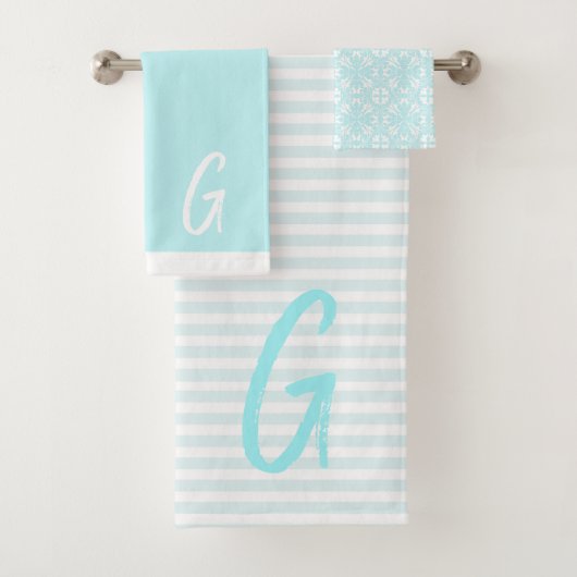Mint Blue Stripes en Monogram Bath Towel Set Bad Handdoek (Insitu)