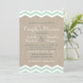 Mint Chevrons op Burlap Couple's Shower Invite Kaart (Staand voorkant)