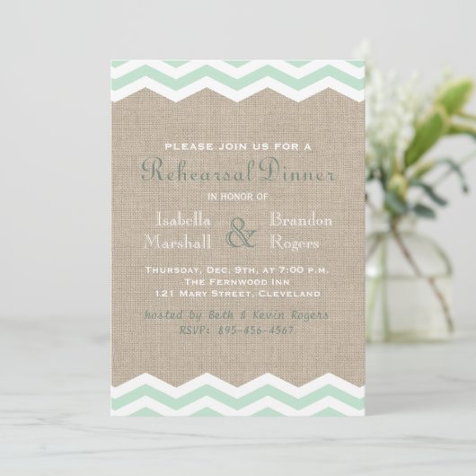 Mint Chevrons op Burlap Rehearsal Dinner Invite Kaart (Staand voorkant)