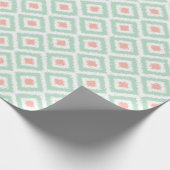 Mint Coral Diamonds Ikat Pattern Cadeaupapier (Hoek)