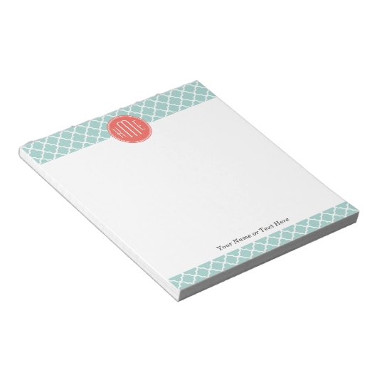 Mint en Coral Quatrefoil met aangepast Monogram Notitieblok (Schuin)