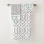Mint en Gray Trellis Monogram | bewerkbare kleuren Bad Handdoek (Insitu)
