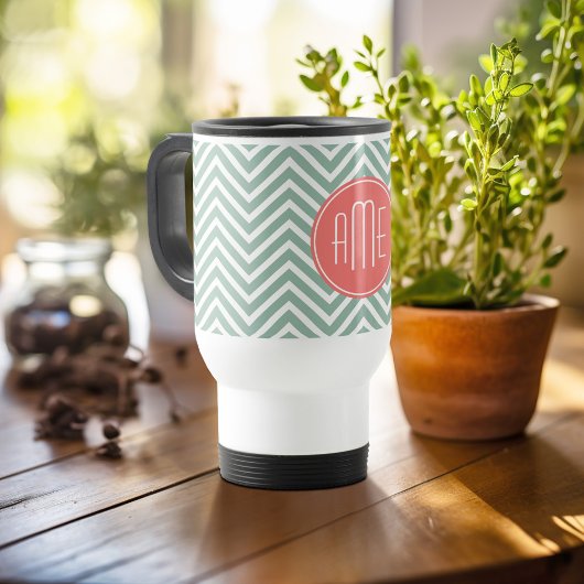 Mint en koraal Chevrons Aangepast monogram Reisbeker