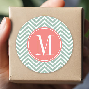 Mint en koraal Chevrons met aangepast monogram Ronde Sticker