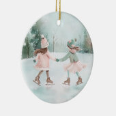 Mint en Roze Meisjes Schaatsen - Winter Scene Keramisch Ornament (Rechts)