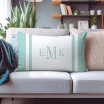 Mint en wit Preppy Lint Stippen Custom Monogram Kussen<br><div class="desc">Cute girly preppy modern vierkant lint grens die met uw eigen monogram of initialen wordt gepersonaliseerd. Coördinatie van het puntpatroon van de polka aan de achterzijde. Klik op Aanpassen om het monogram lettertype en de kleuren te wijzigen in creëer uw eigen unieke model.</div>