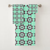 Mint green geometric mandala pattern Towel Bad Handdoek (Insitu)