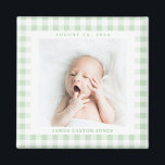 Mint Green Gingham Check Baby Birthdate Magnet<br><div class="desc">De zoete groene en witte gingham check is een charmante manier om de foto van een nieuwe baby te lijsten en de komst te vieren met een vierkante magneet met de naam en de geboortedatum. Maak deze baby magneet voor een nieuwe ouder,  grootouders en familie of vrienden.</div>