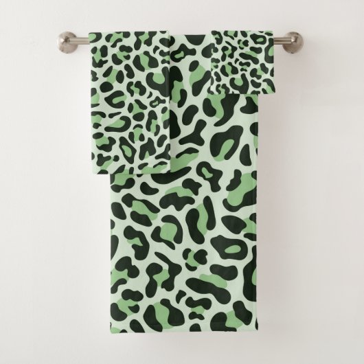 Mint Green Leopard Print Trendy Chic Bad Handdoek (Insitu)
