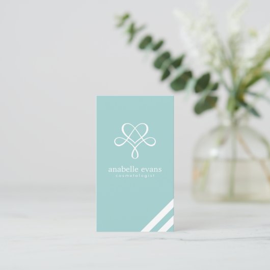 Mint Green Modern Hart en wervelingen Visitekaartje (Staand voorkant)