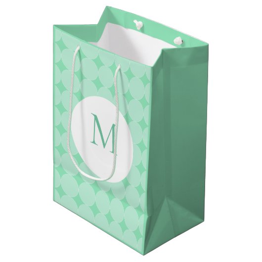 Mint Green Monogrammed Elegant Modern Sjabloon Medium Cadeauzakje (Voorkant Gekanteld)