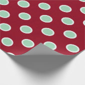 Mint Green Polka Dots over maroon kerstpapier Cadeaupapier (Hoek)