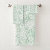 Mint-green retro flowers pattern bad handdoek (Insitu)