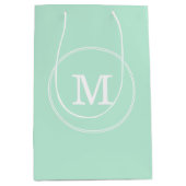 Mint Green Sjabloon White Monogram Elegant Modern Medium Cadeauzakje (Voorkant)