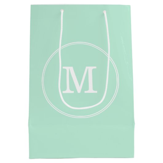 Mint Green Sjabloon White Monogram Elegant Modern Medium Cadeauzakje (Achterkant)