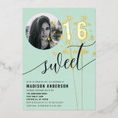 Mint Green Sparkler Sweet 16 Verjaardag Foto Folie Uitnodiging (Voorkant)