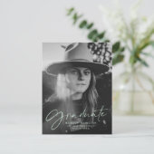 Mint Green Stylish Script Photo Graduparty Uitnodiging Briefkaart (Staand voorkant)