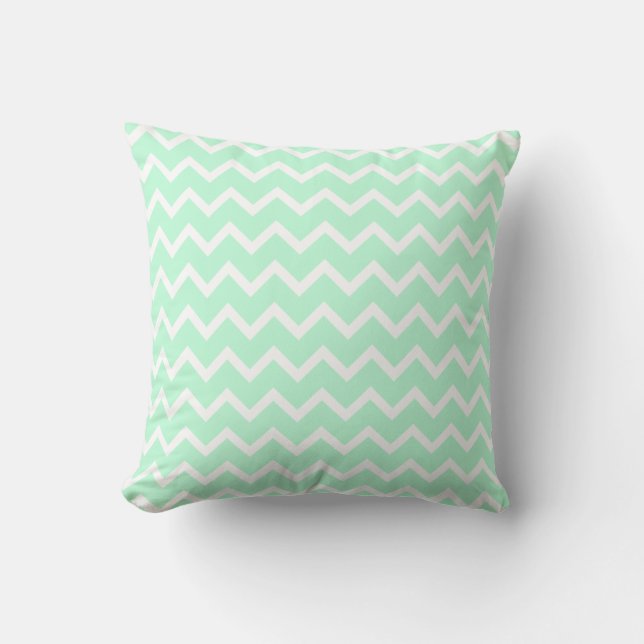 Mint Green Zigzag Chevron Stripes. Kussen (Voorkant)
