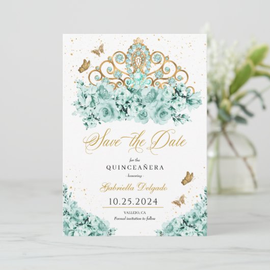 Mint Groen & Goud Tiara Bewaar de datum Quinceañer Kaart (Staand voorkant)