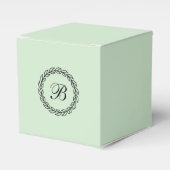 Mint Groen met Zwarte Laurel Krans met Monogram Bedankdoosjes (Voorkant Zijde)