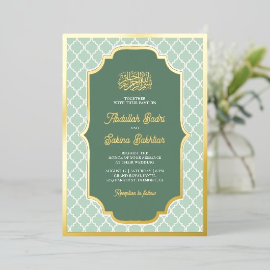 Mint Groen Quatrefoil Patroon Moslim Bruiloft Goud Folie Uitnodiging (Staand Voorkant)
