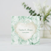 Mint Groen Roos Bloemenbruiloft Uitnodiging (Staand voorkant)