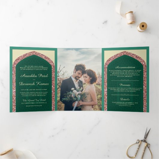 Mint Groen Roos Gouden Glitter Indiase bruiloft Drieluik Uitnodiging (Binnen)