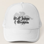 Mint Juleps & Mayhem Trucker Hat Trucker Pet (Voorkant)
