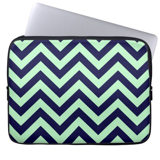 Mint, Navy Blue Large Chevron ZigZag Pattern Laptop Sleeve (Voorkant)