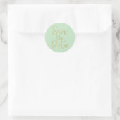 Mintgroene & gouden script SAVE THE DATE Ronde Sticker (Tas)