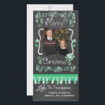 Mintgroene krijtbord Kerstmis Fotokaart Feestdagenkaart<br><div class="desc">Kerstmis-vakantiefotokaarten met een krijtbord-achtergrond,  veel mintgroene krullen en tekst met de tekst Prettig Kerstmis,  een snoer van kleurrijke kerstboomlichtjes in mint en groen,  hangende mint- en groene kerstballen,  en gebieden die je kunt aanpassen op deze mooie en vrolijke kerstfotokaarten met jouw foto en namen!</div>