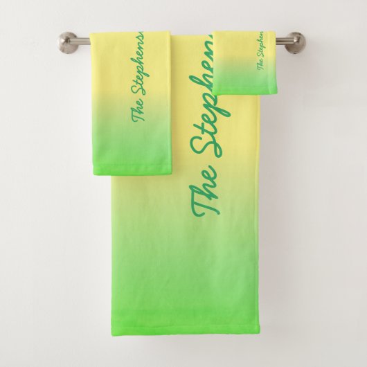 Minty Groene tot Gele Gradiënt met Groen Manuscrip Bad Handdoek (Insitu)